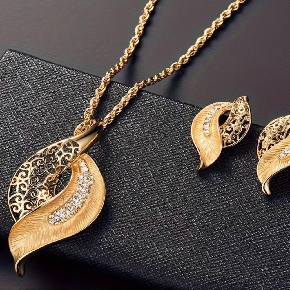 Elegant Gold Leaf Jewelry Set. - Picture 4 of 5
